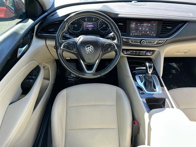 2018 Buick Regal TourX Essence photo 16