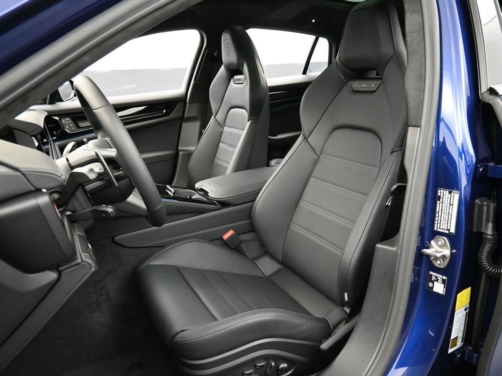 2026 Porsche Panamera Turbo S photo 4