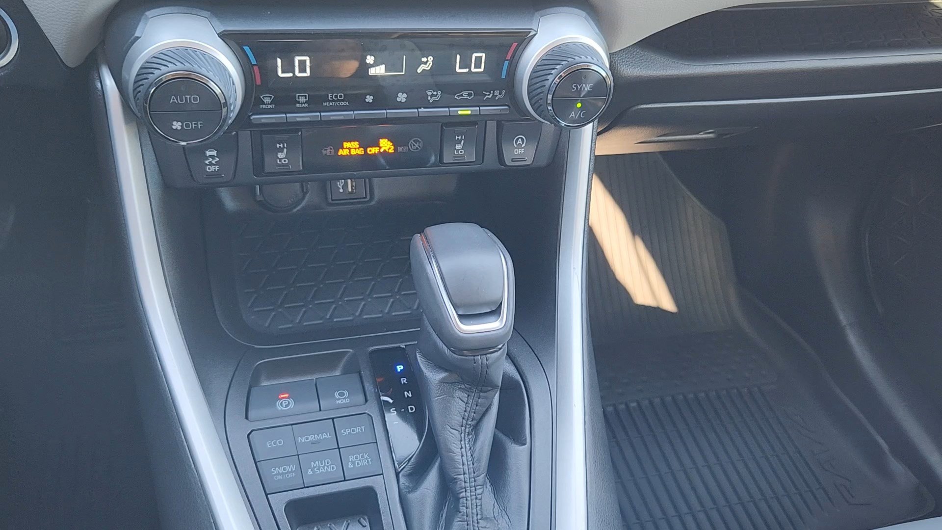2023 Toyota RAV4 XLE Premium photo 13