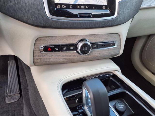 2024 Volvo XC90 Plus photo 16