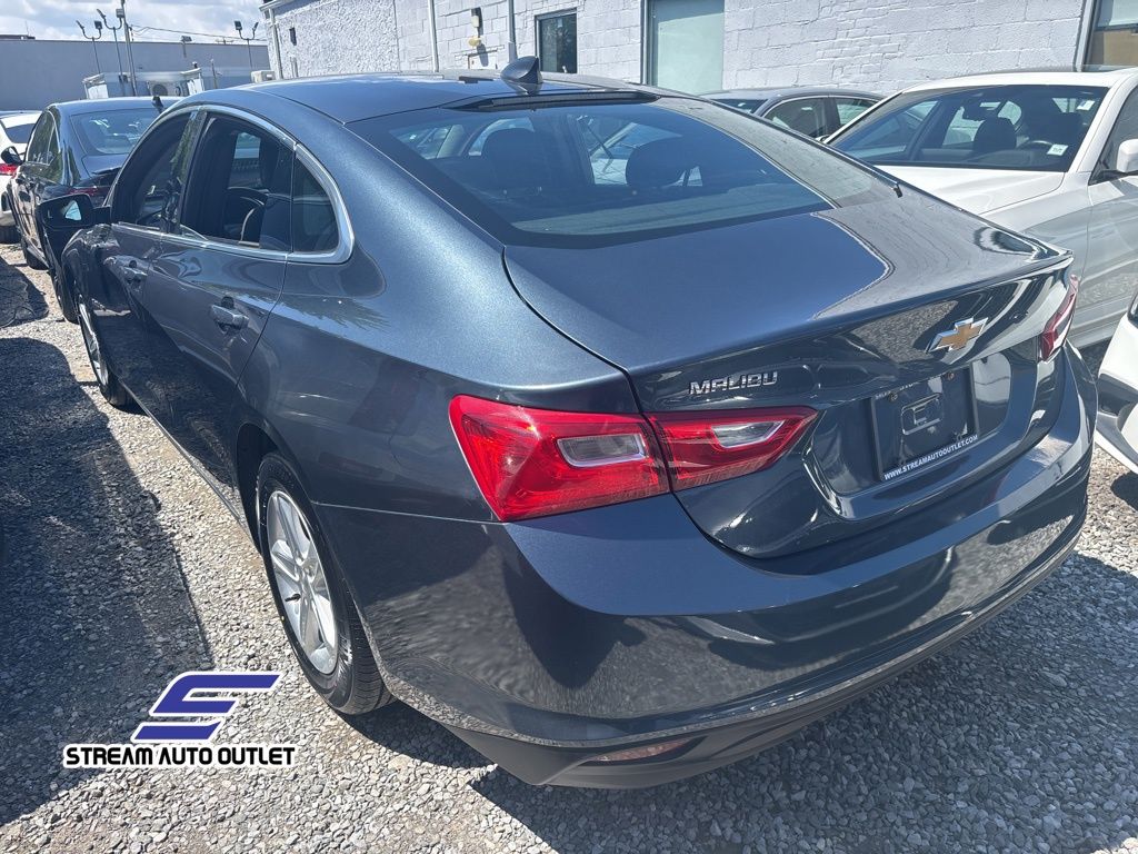 2021 Chevrolet Malibu LS photo 3