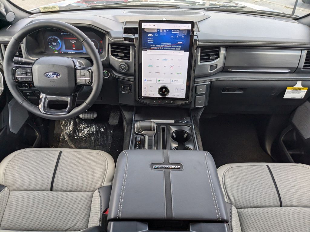 2025 Ford F-150 Lightning Platinum photo 17