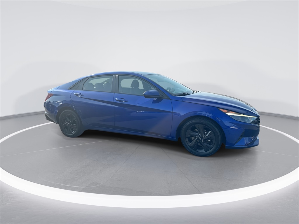 2022 Hyundai Elantra SEL photo 9
