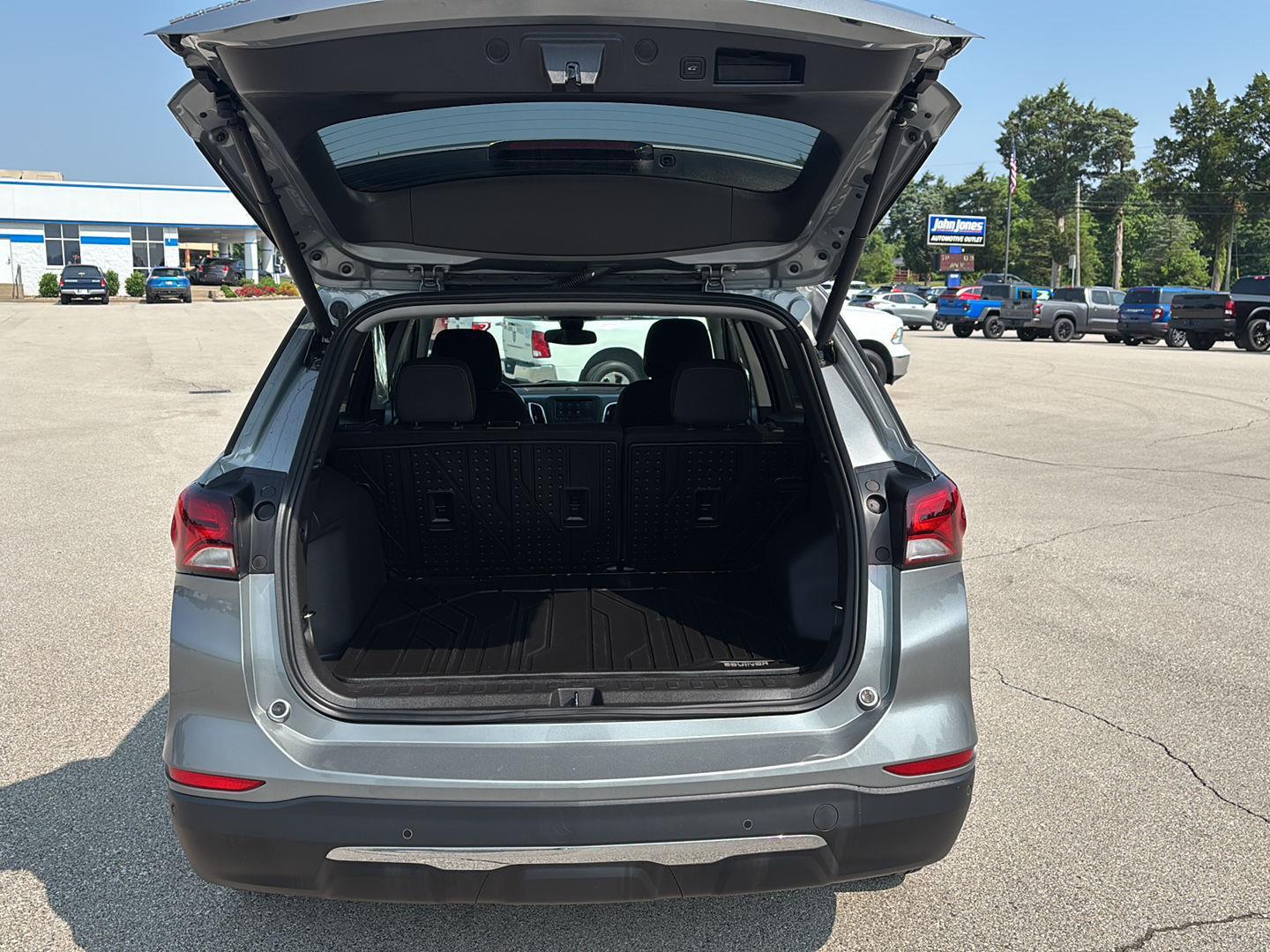 2023 Chevrolet Equinox LT photo 11