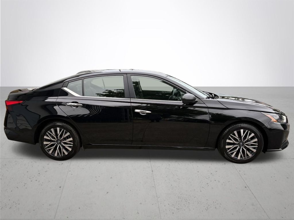 2024 Nissan Altima 2.5 SV photo 6