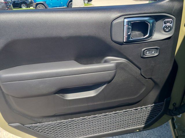 2025 Jeep Wrangler photo 39