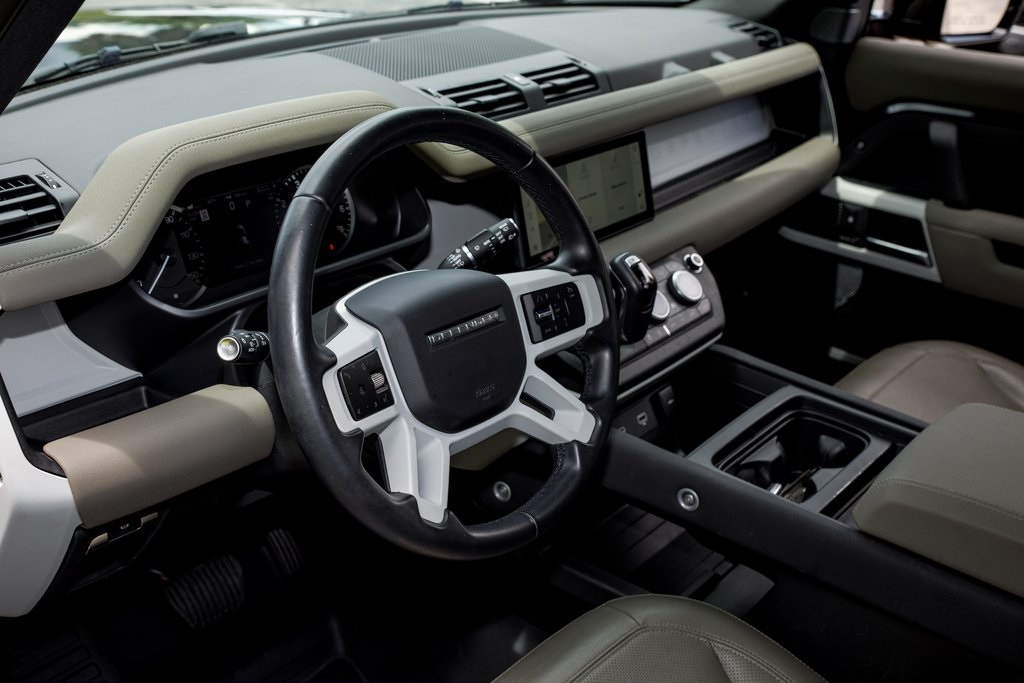 2023 Land Rover Defender 110 S photo 16