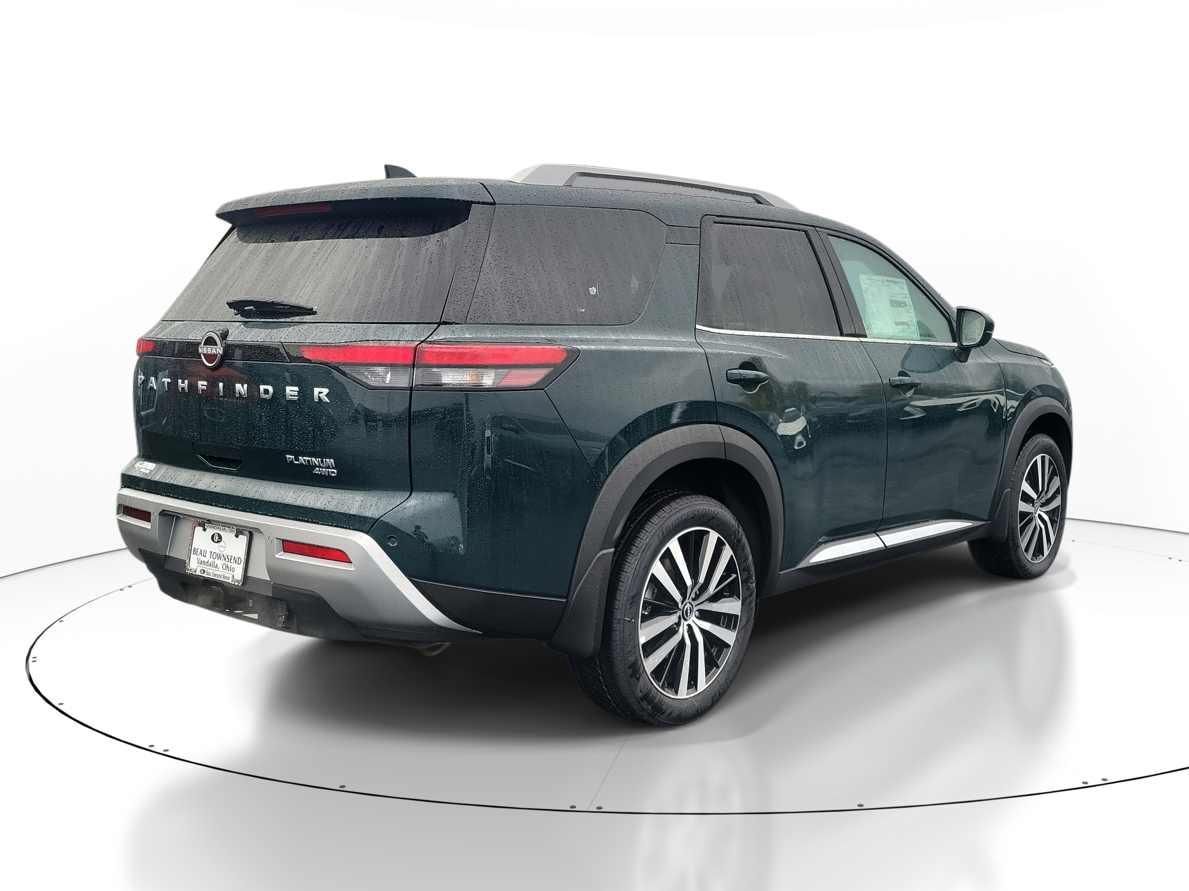 2025 Nissan Pathfinder Platinum photo 4
