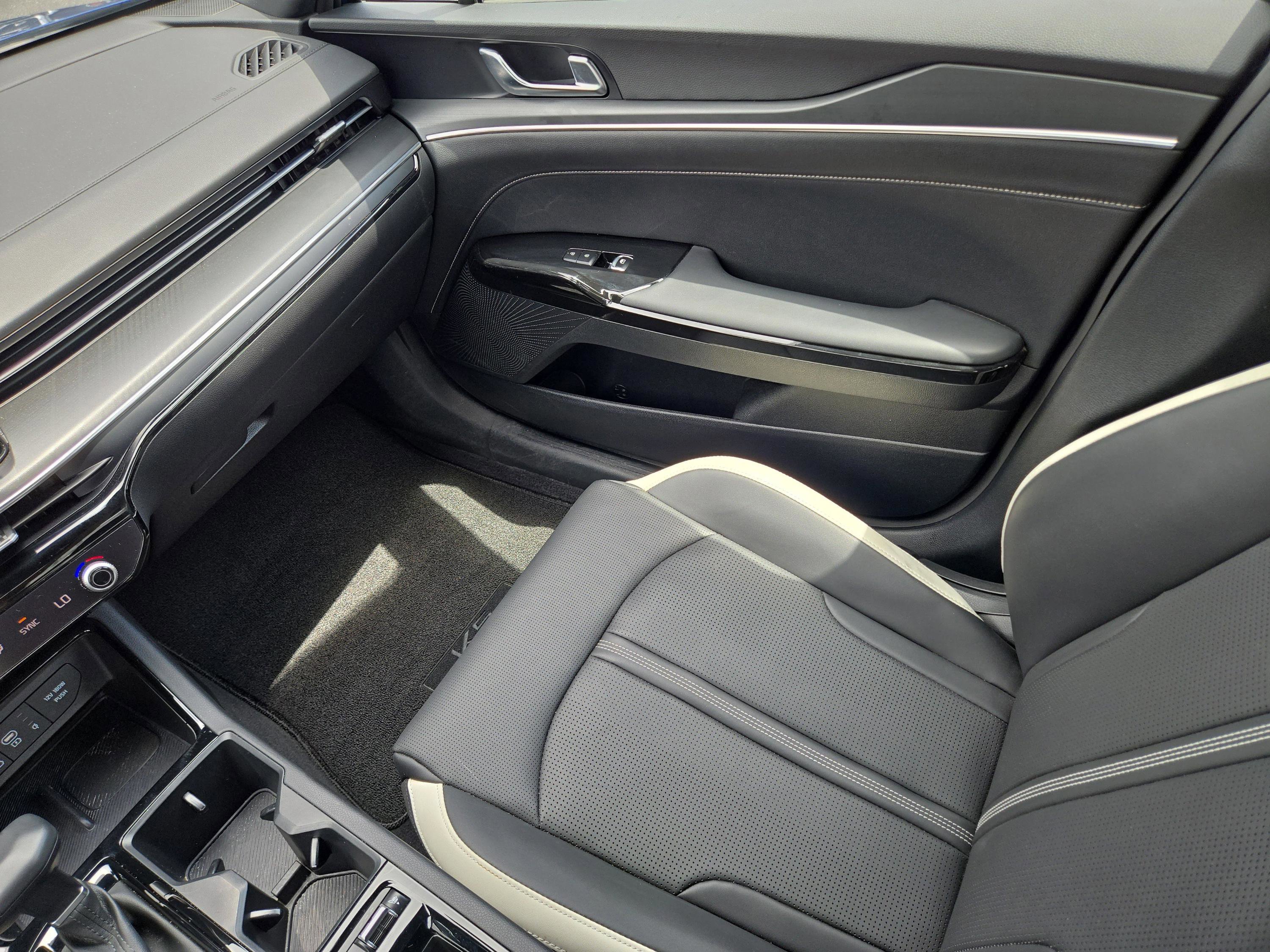 2025 Kia K5 GT-Line photo 13