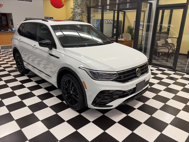 2022 Volkswagen Tiguan SE R-LINE BLACK