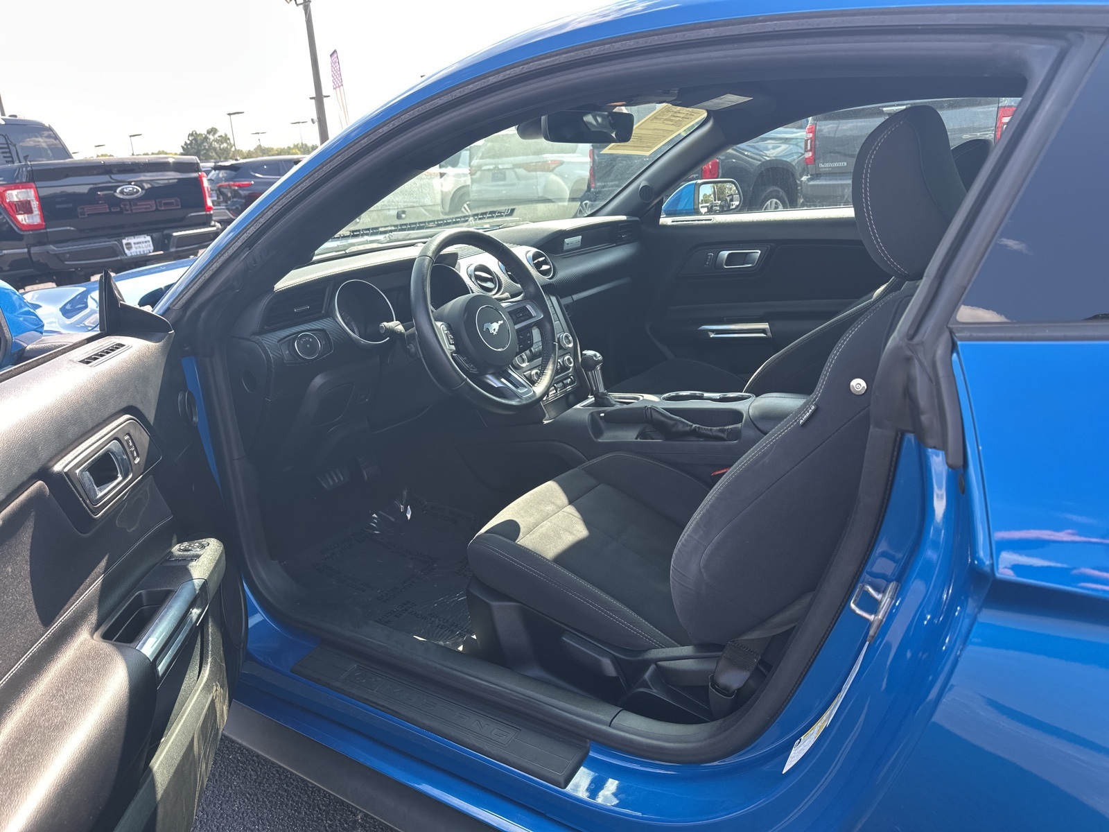 2021 Ford Mustang EcoBoost photo 7