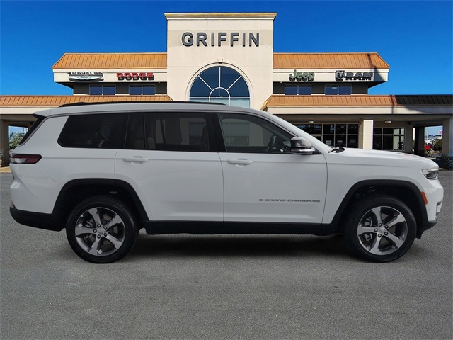 2025 Jeep Grand Cherokee Limited photo 2