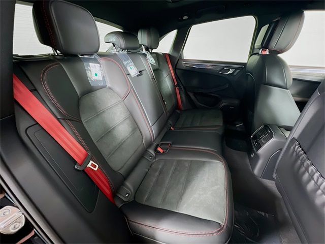 2026 Porsche Macan GTS photo 24