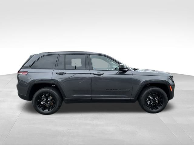 2025 Jeep Grand Cherokee Altitude X photo 2
