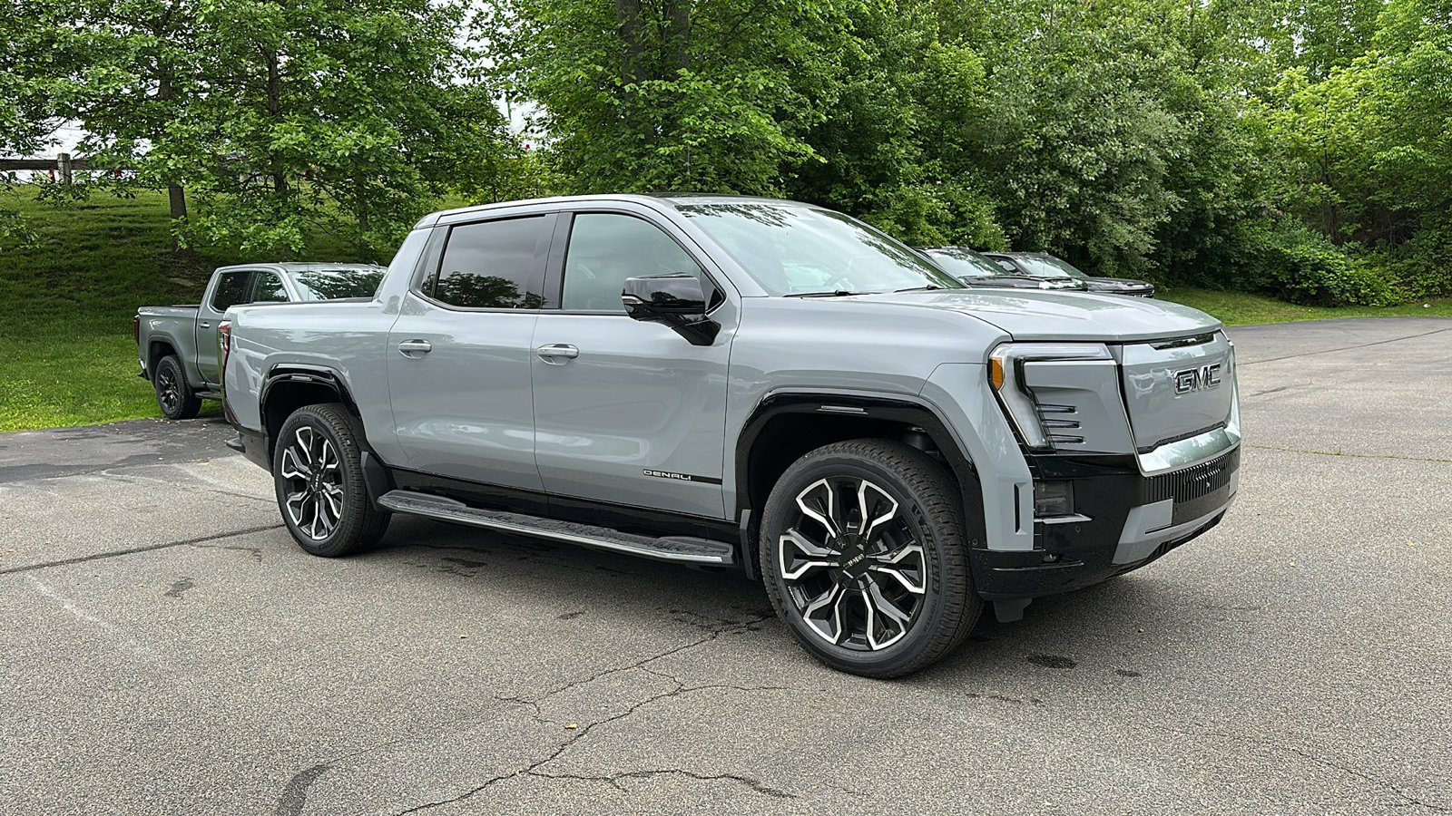 2025 Gmc Sierra EV Denali photo 2