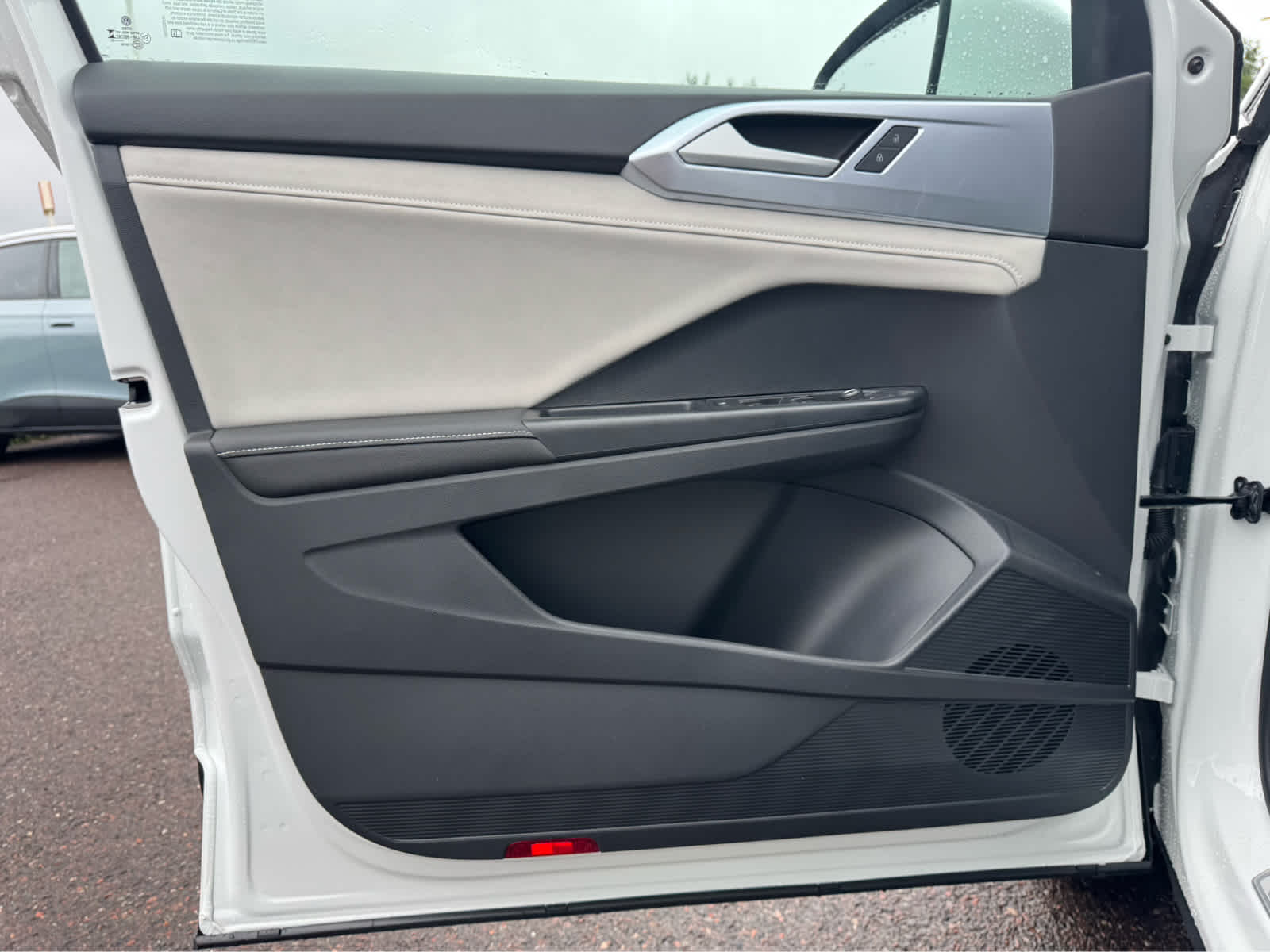 2025 Volkswagen Taos SE photo 9