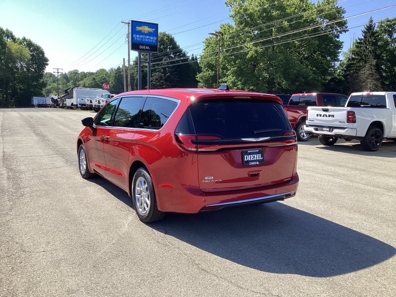 2025 Chrysler Pacifica photo 5
