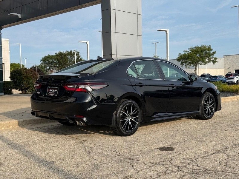 2024 Toyota Camry SE photo 3