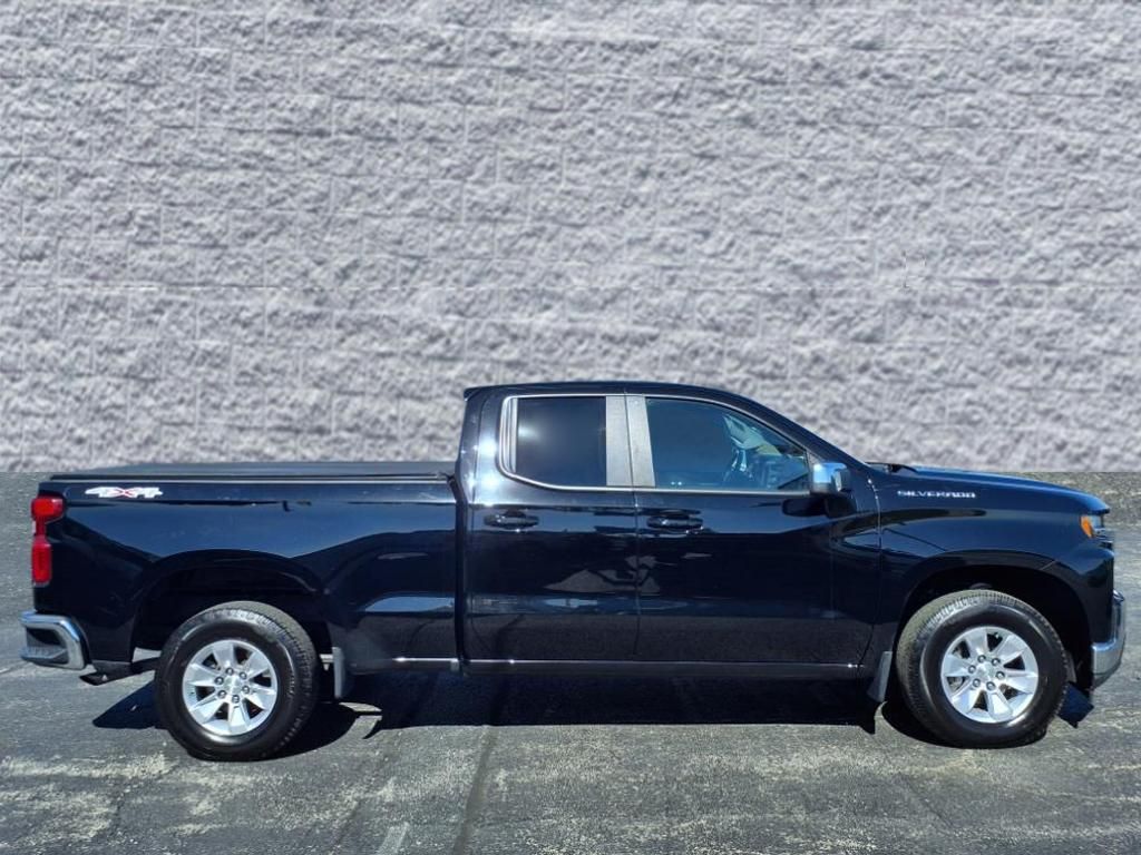 2019 Chevrolet Silverado 1500 LT photo 2