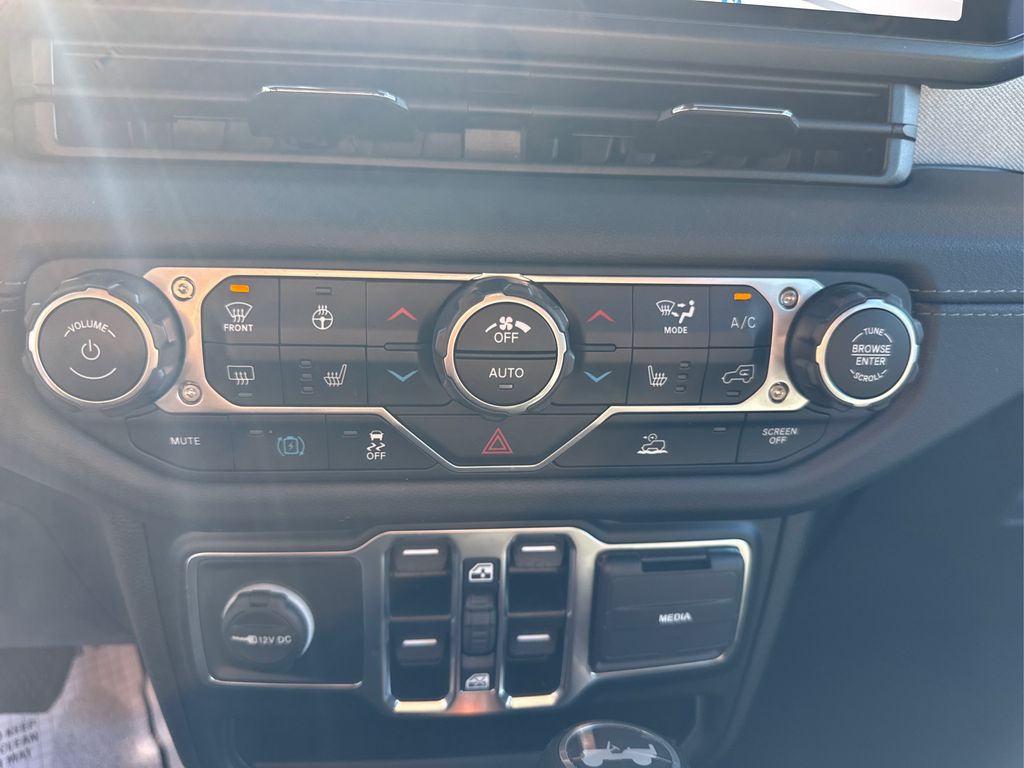 2024 Jeep Wrangler Sahara 4xe photo 20