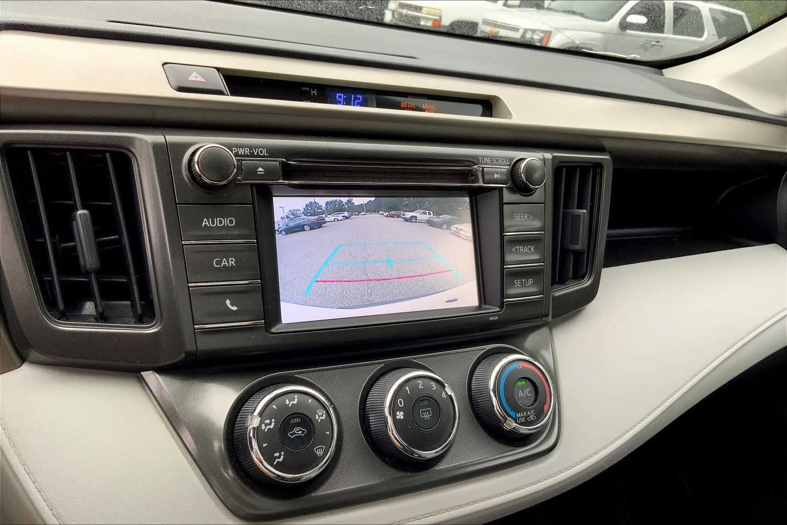 2015 Toyota RAV4 LE photo 26