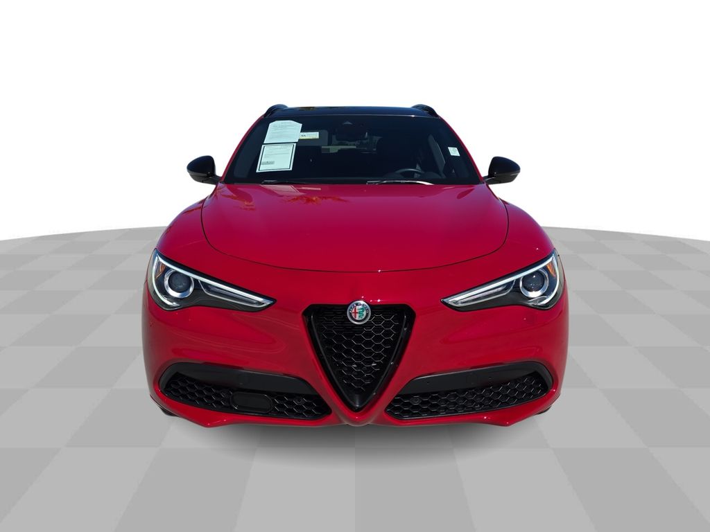 2022 Alfa Romeo Stelvio Ti photo 3