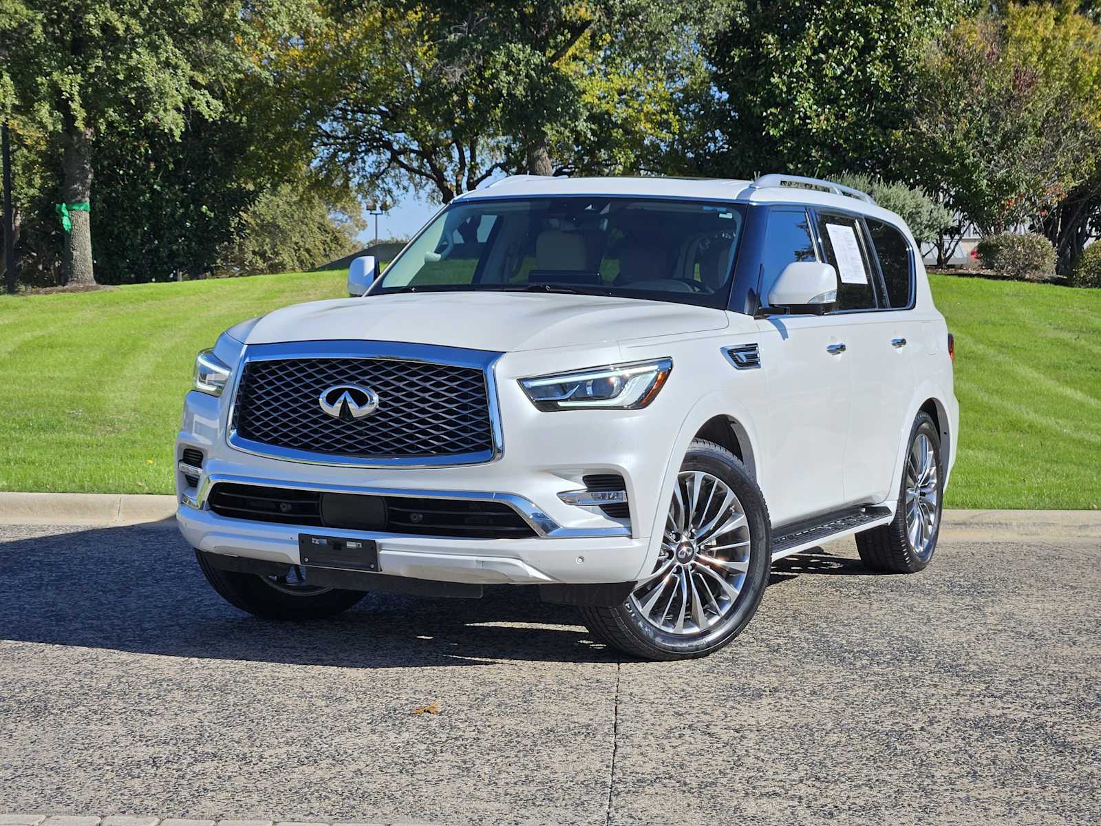 2022 INFINITI QX80's photo