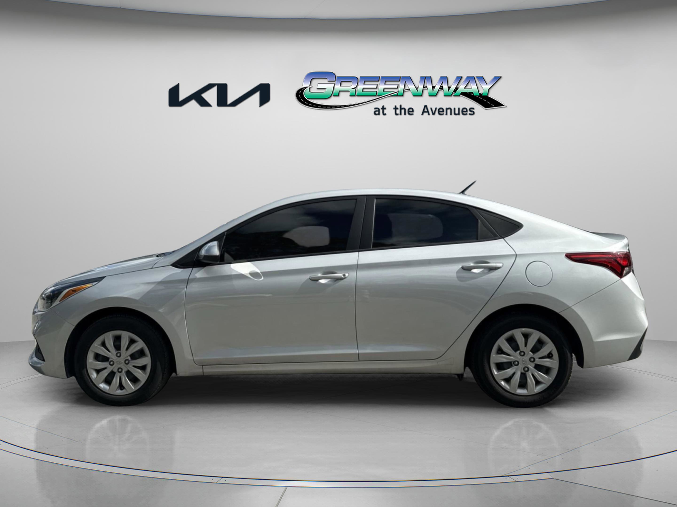 2022 Hyundai Accent SE photo 2