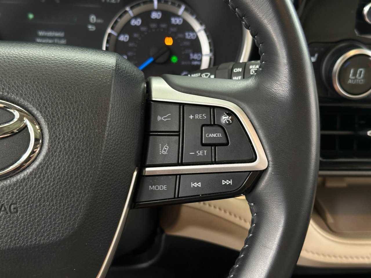2024 Toyota Highlander Hybrid XLE photo 25