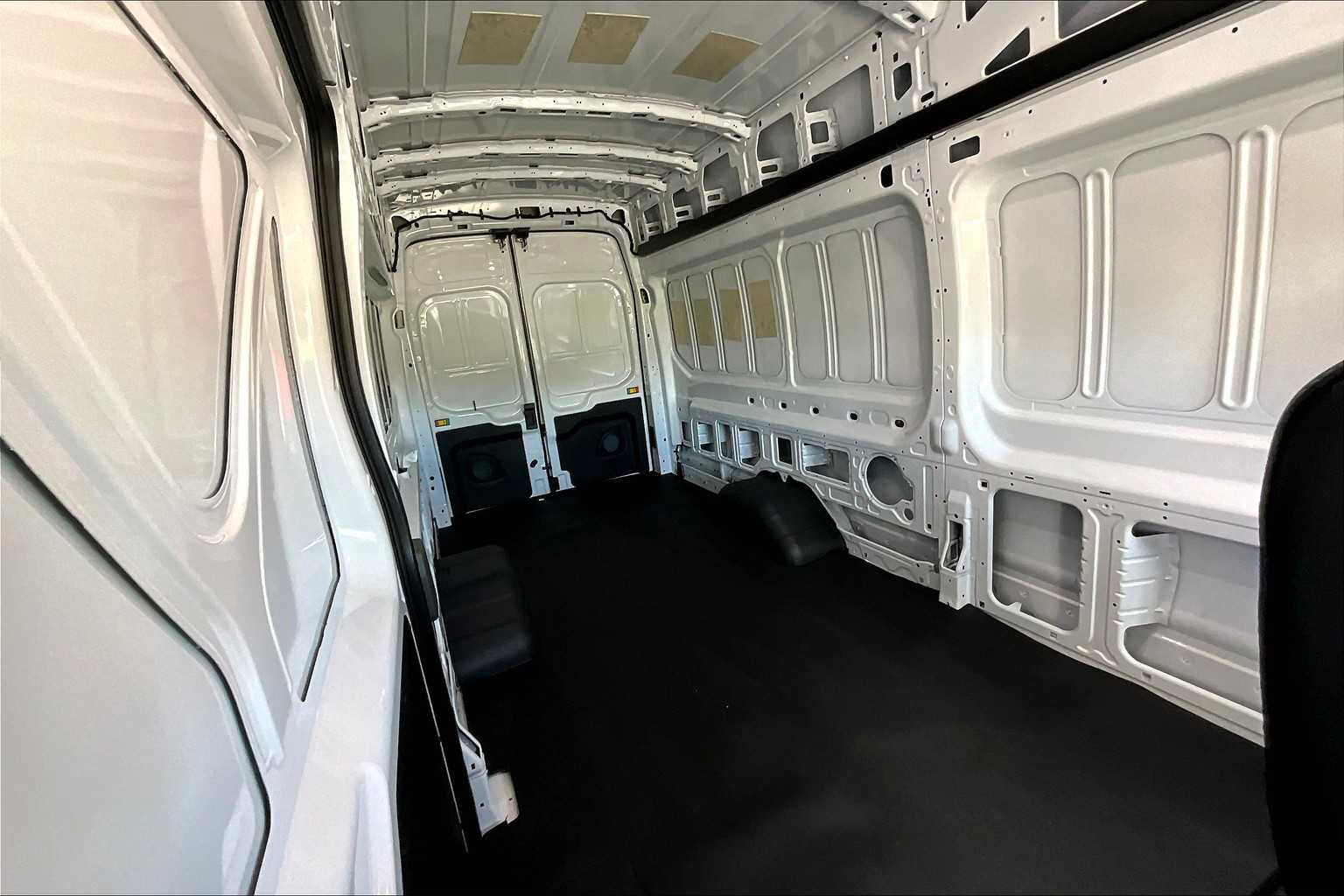 2022 Ford Transit photo 14