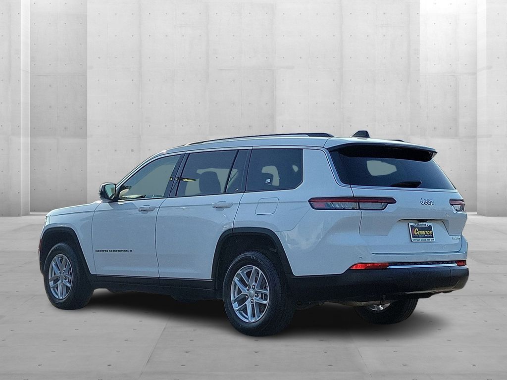 2023 Jeep Grand Cherokee Laredo photo 2
