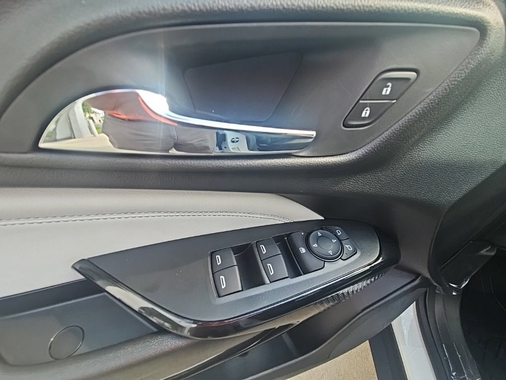 2025 Chevrolet Trax LT photo 22
