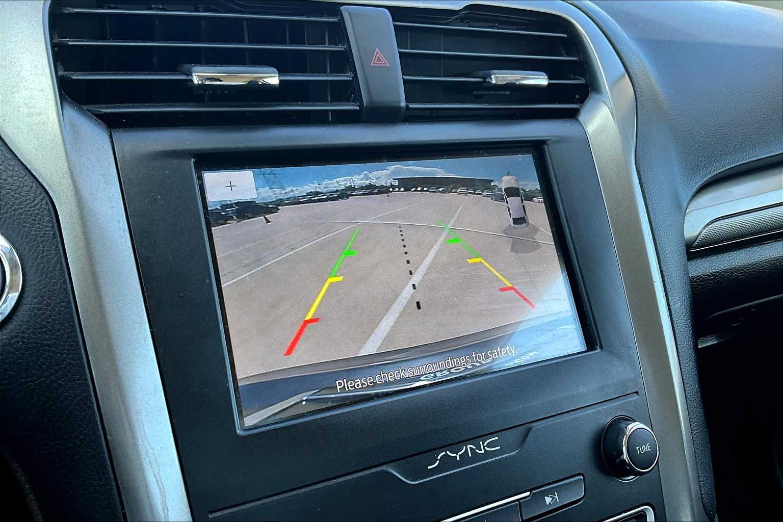 2020 Ford Fusion Hybrid SE photo 24
