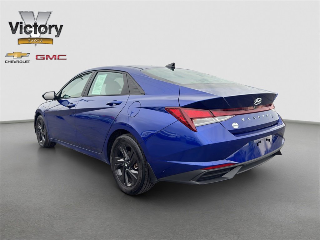 2022 Hyundai Elantra SEL photo 4