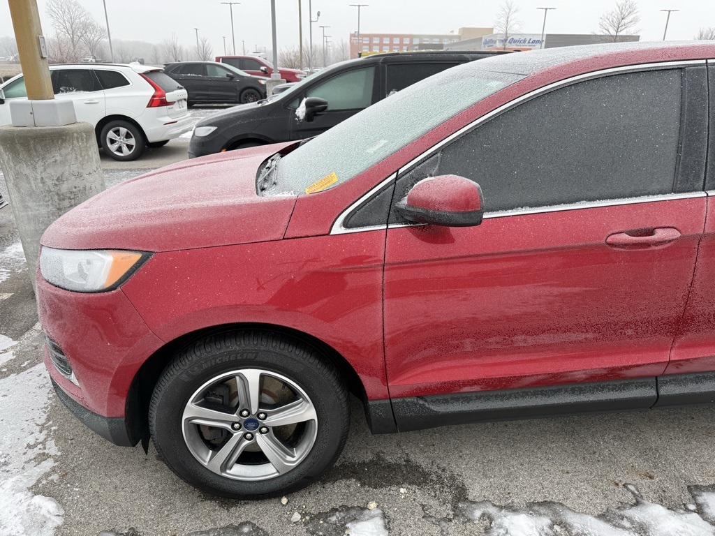 2021 Ford Edge SEL photo 4