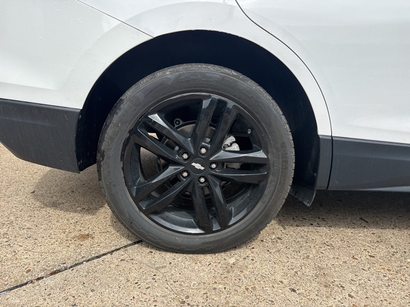 2021 Chevrolet Equinox LT photo 4