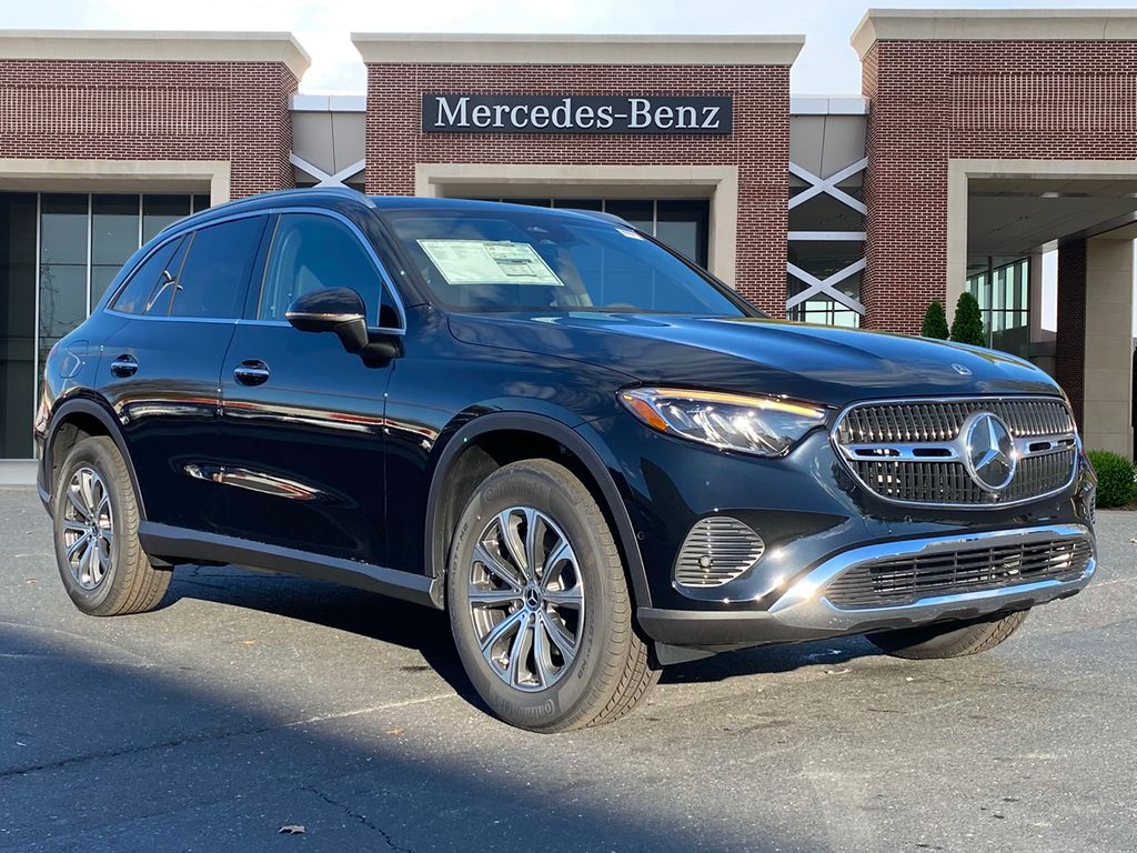 2025 Mercedes Benz GLC 300 4MATIC photo 2