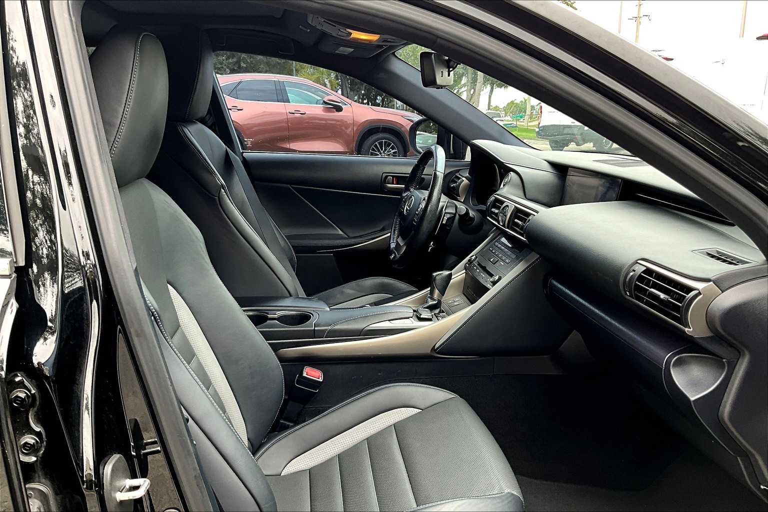 2020 Lexus IS 300 F SPORT photo 8