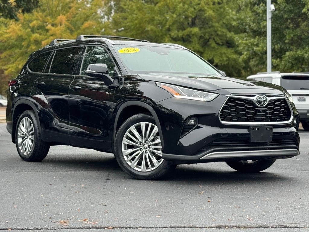 2024 Toyota Highlander Platinum photo 2