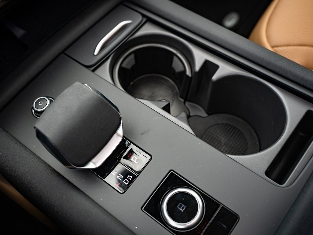 2025 Land Rover Discovery Metropolitan Edition photo 24