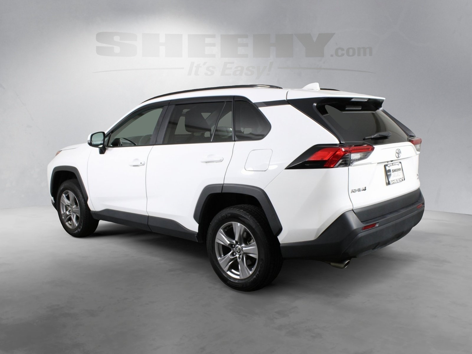 2022 Toyota RAV4 XLE photo 4