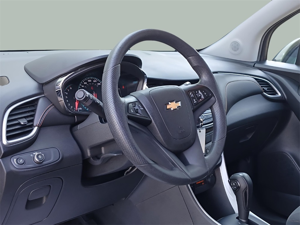 2022 Chevrolet Trax LS photo 12