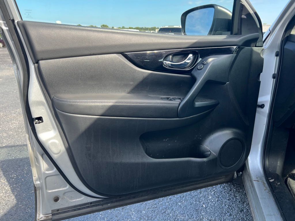 2022 Nissan Rogue Sport SL photo 11