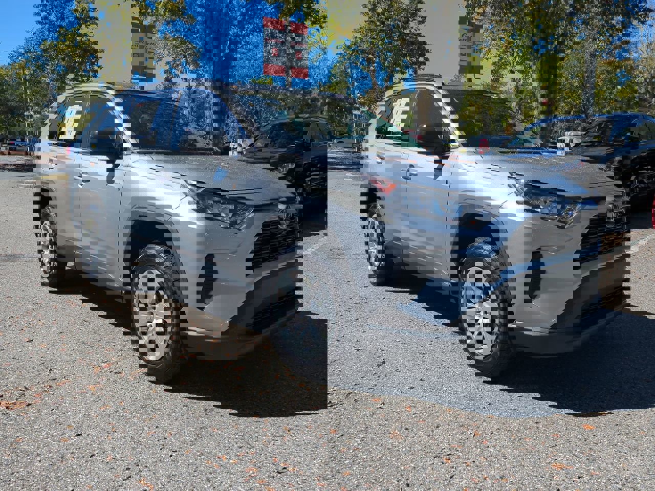 2021 Toyota RAV4 LE photo 2