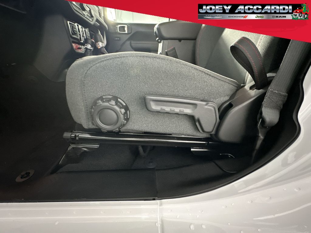 2025 Jeep Wrangler Rubicon photo 12