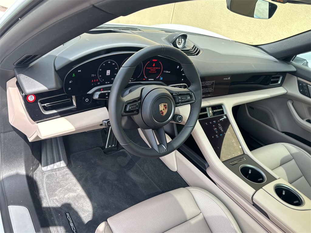 2025 Porsche Taycan photo 4