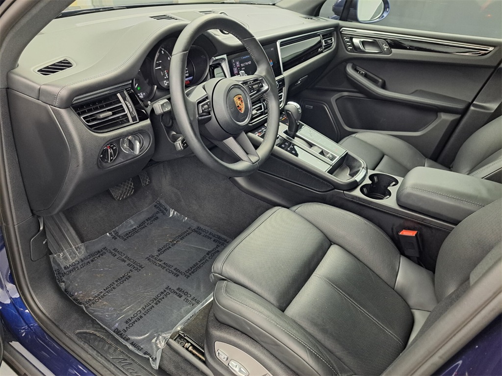 2022 Porsche Macan Base photo 4