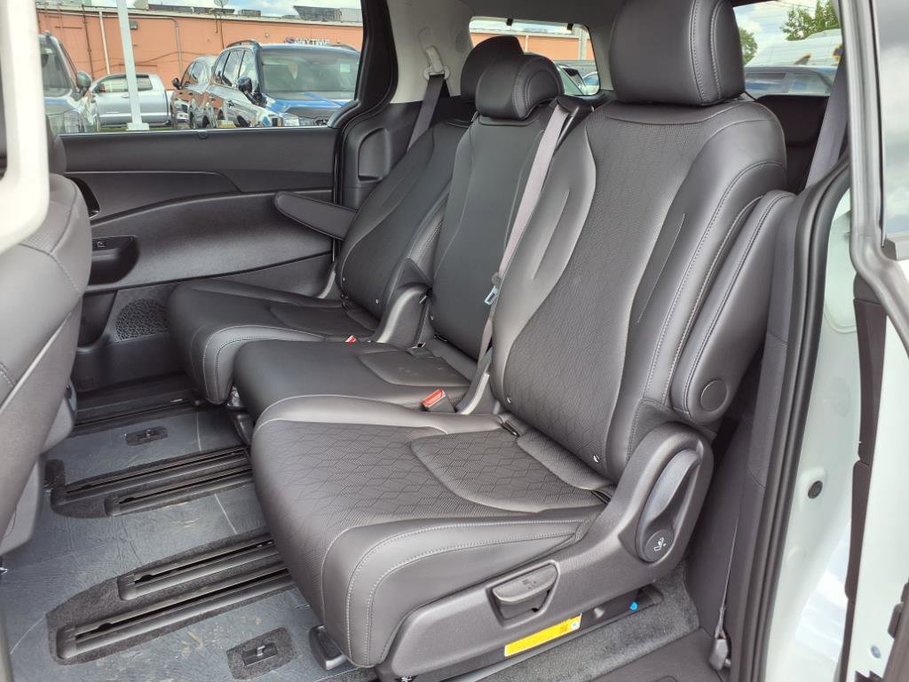 2026 Kia Carnival SX photo 7