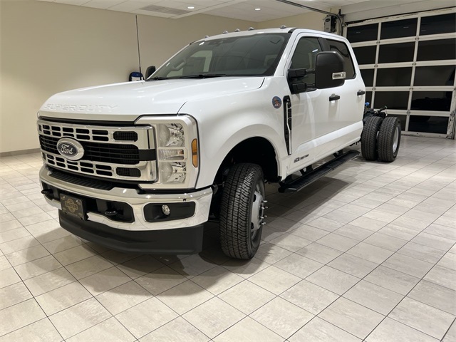 2026 Ford F-350 Super Duty Chassis Cab XL's photo
