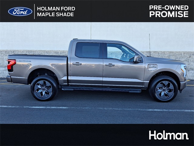 2022 Ford F-150 Lightning Lariat's photo